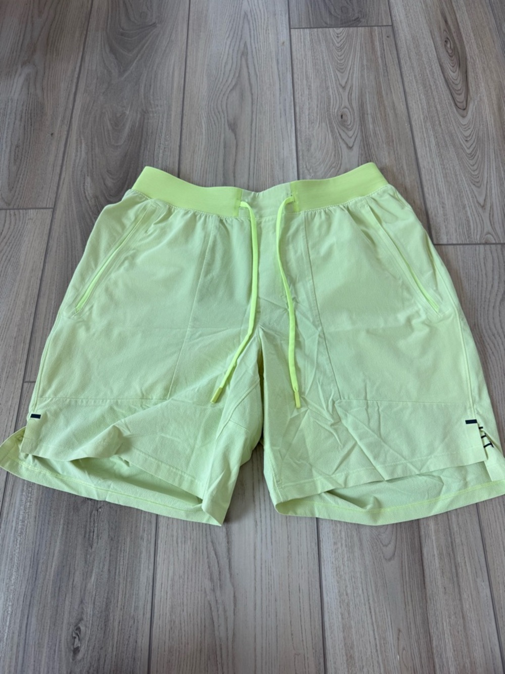 NWOT Lululemon Men’s License to Train Linerless Short 7" - Faded Zap